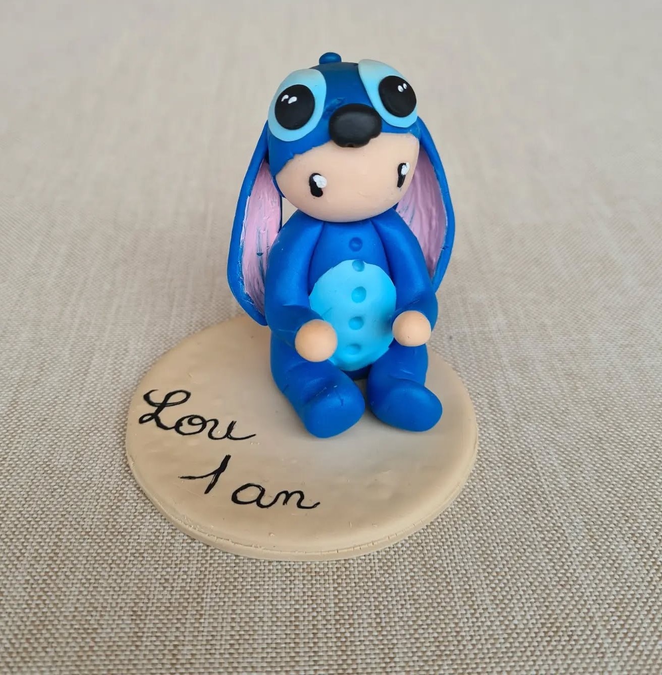 Bébé déguisé en stich