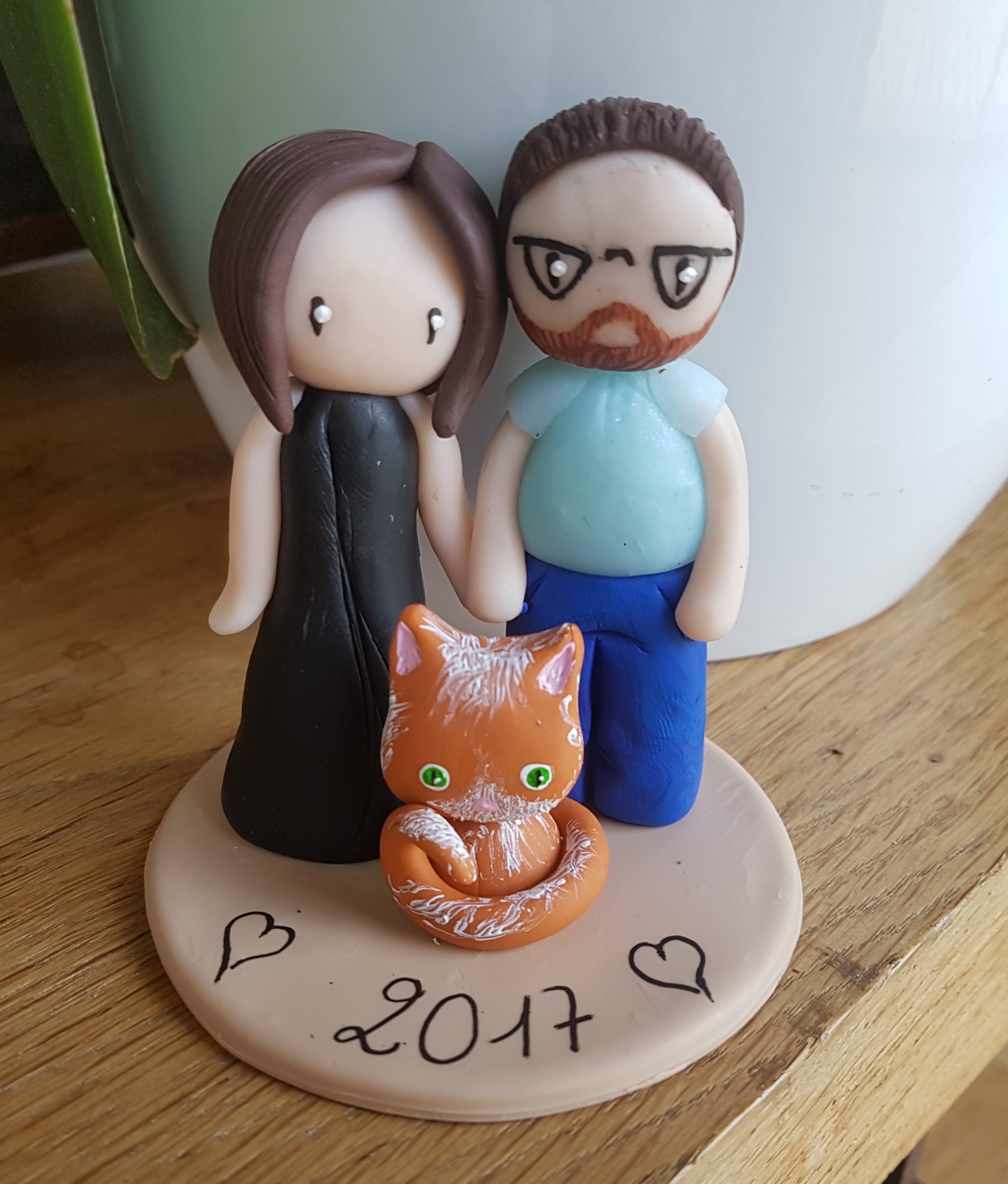 Un beau couple avec leur petit chat